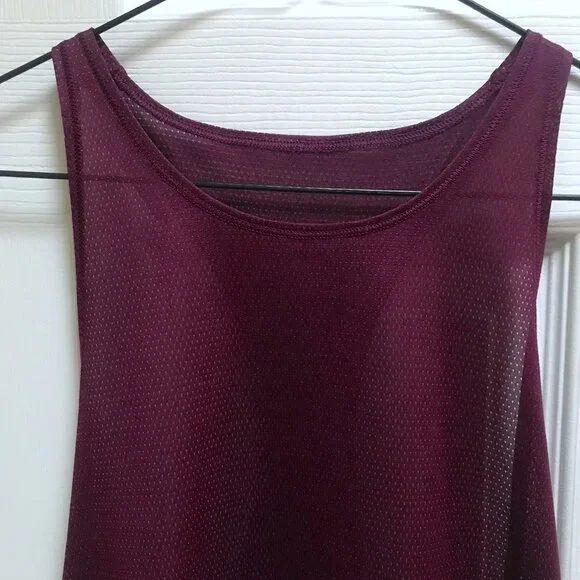 SEE VIDEO Cute Lululemon Tank in Burgundy Maroon Purple - Picture 5 of 9